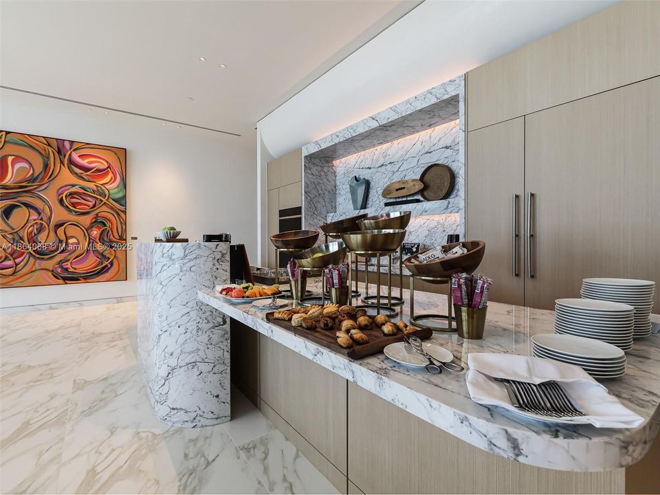 Active With Contract: $3,695,000 (3 beds, 3 baths, 2590 Square Feet)