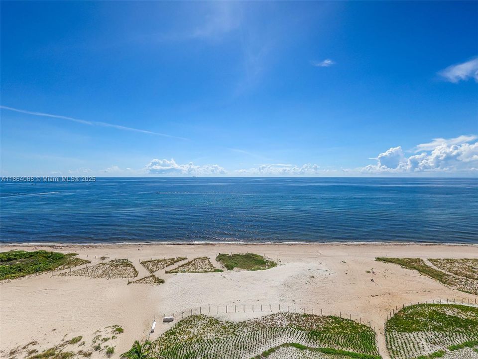 Active With Contract: $3,695,000 (3 beds, 3 baths, 2590 Square Feet)