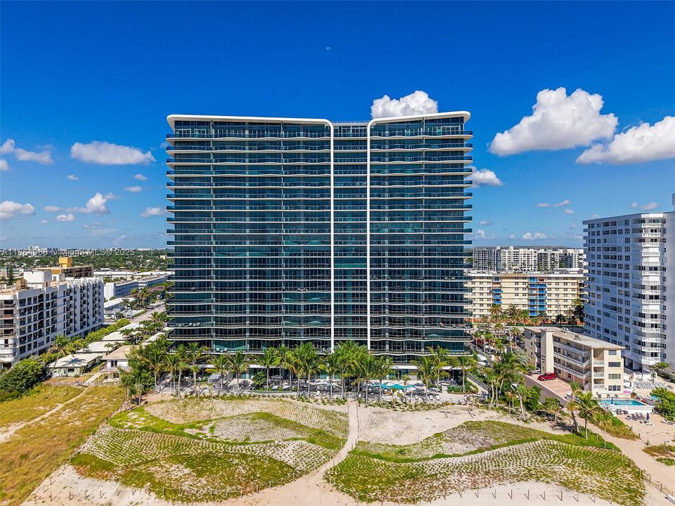 Active With Contract: $3,695,000 (3 beds, 3 baths, 2590 Square Feet)