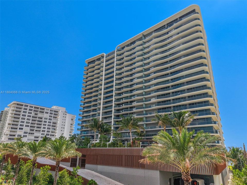 Active With Contract: $3,695,000 (3 beds, 3 baths, 2590 Square Feet)