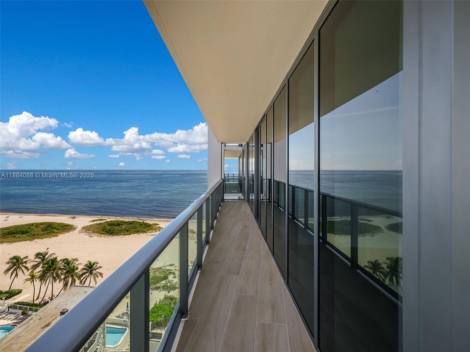 Active With Contract: $3,695,000 (3 beds, 3 baths, 2590 Square Feet)