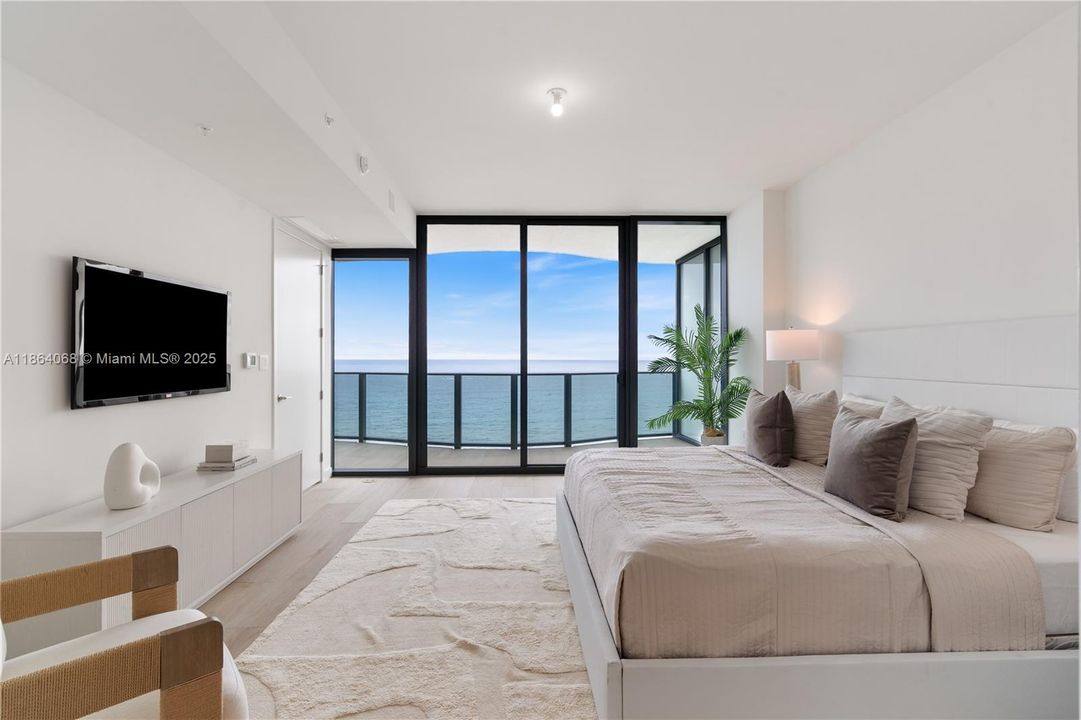 Active With Contract: $3,695,000 (3 beds, 3 baths, 2590 Square Feet)