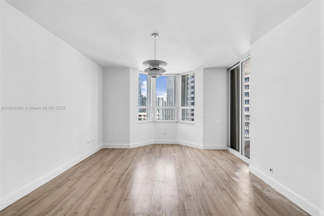 Active With Contract: $1,168,000 (2 beds, 2 baths, 1540 Square Feet)