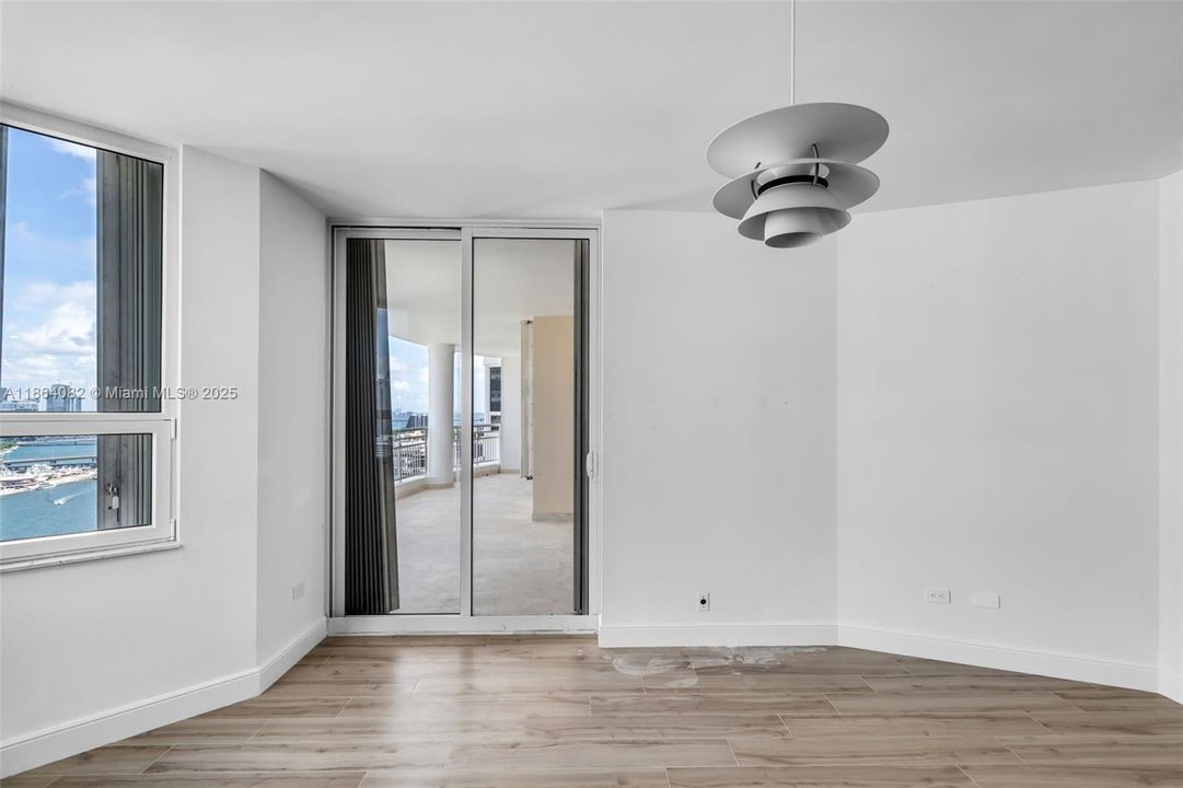 Active With Contract: $1,168,000 (2 beds, 2 baths, 1540 Square Feet)