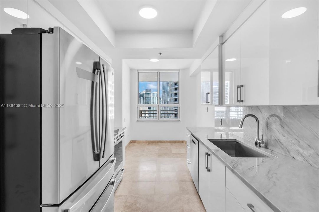 Active With Contract: $1,168,000 (2 beds, 2 baths, 1540 Square Feet)