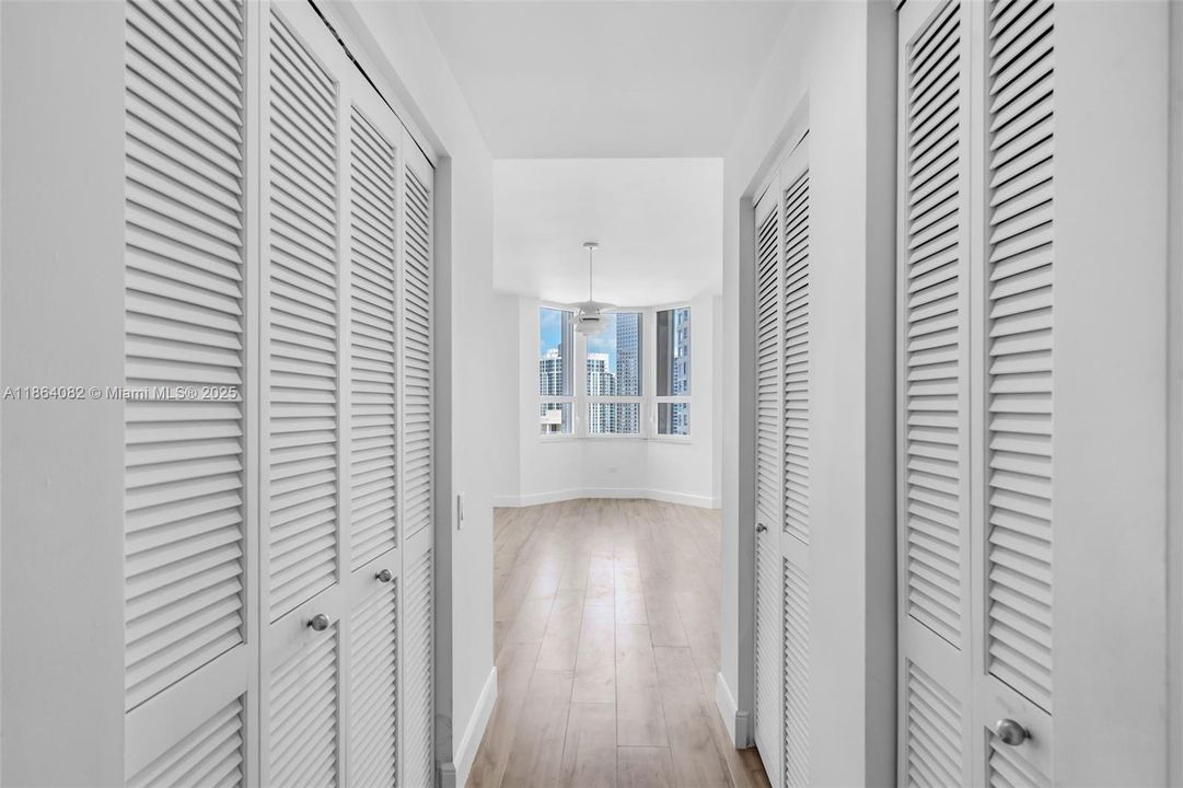 Active With Contract: $1,168,000 (2 beds, 2 baths, 1540 Square Feet)