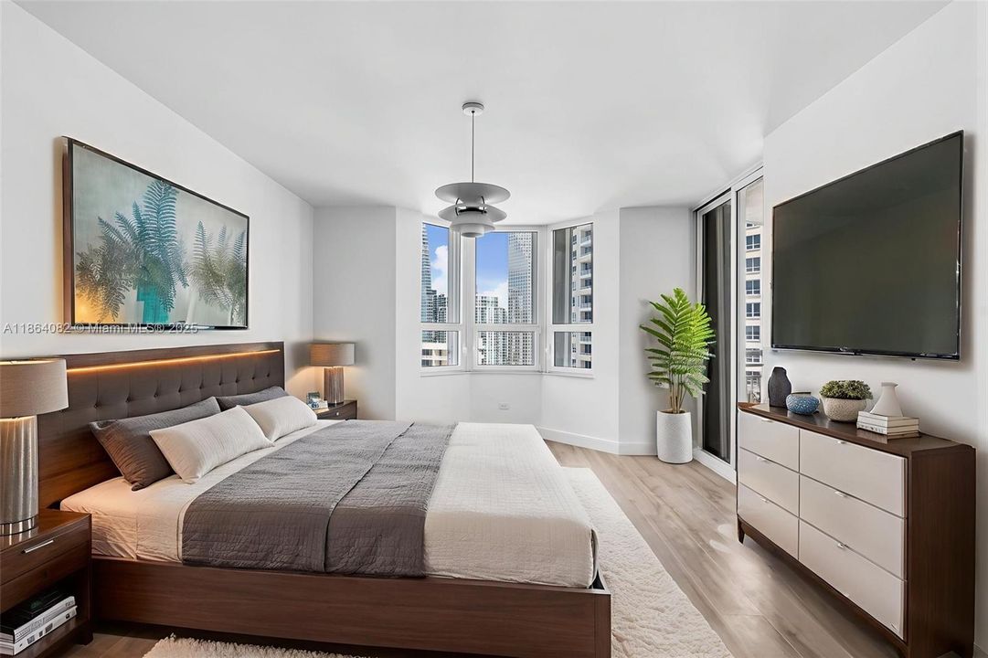 Active With Contract: $1,168,000 (2 beds, 2 baths, 1540 Square Feet)