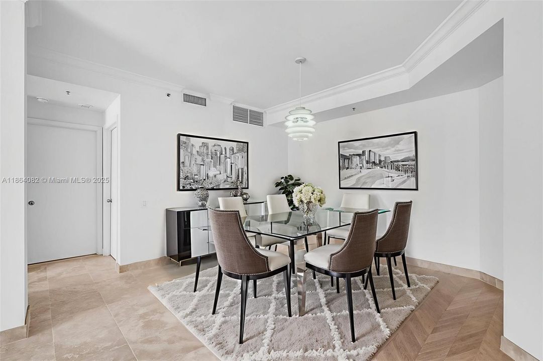 Active With Contract: $1,168,000 (2 beds, 2 baths, 1540 Square Feet)