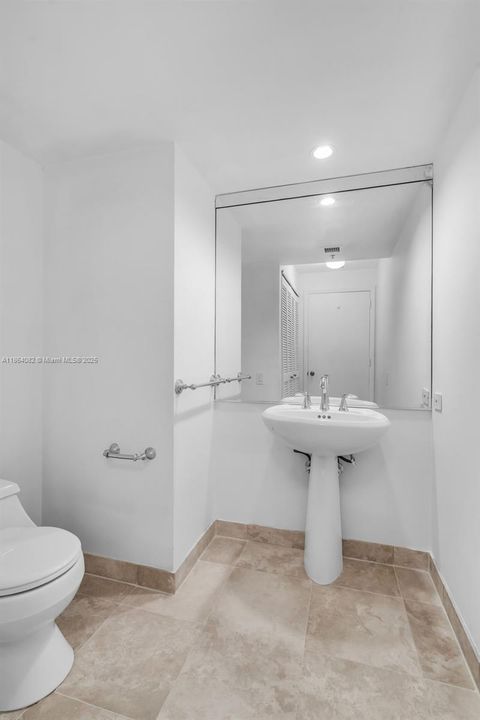 Active With Contract: $1,168,000 (2 beds, 2 baths, 1540 Square Feet)