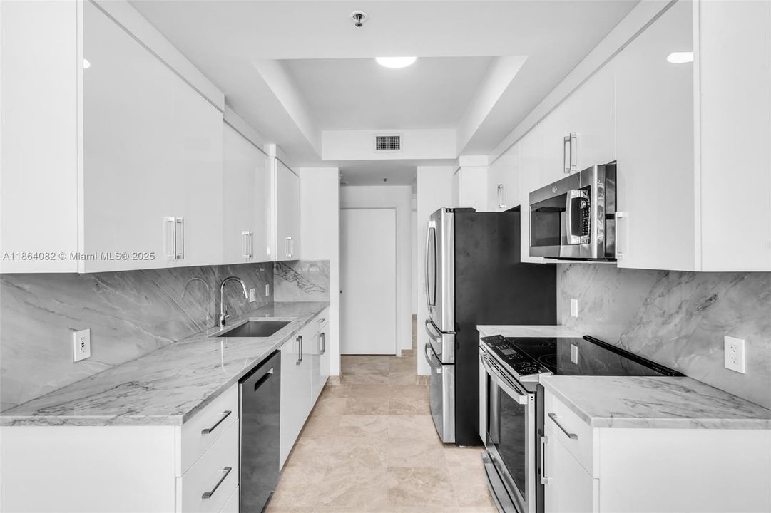 Active With Contract: $1,168,000 (2 beds, 2 baths, 1540 Square Feet)