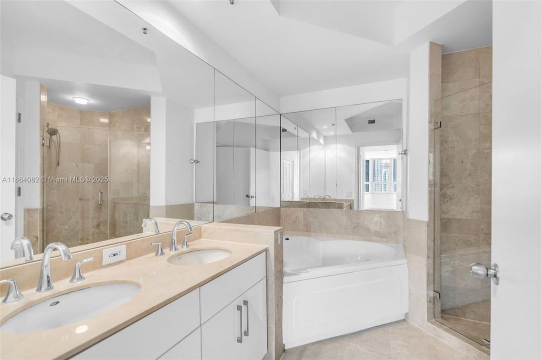 Active With Contract: $1,168,000 (2 beds, 2 baths, 1540 Square Feet)