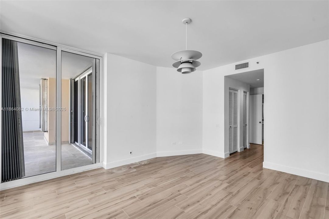 Active With Contract: $1,168,000 (2 beds, 2 baths, 1540 Square Feet)