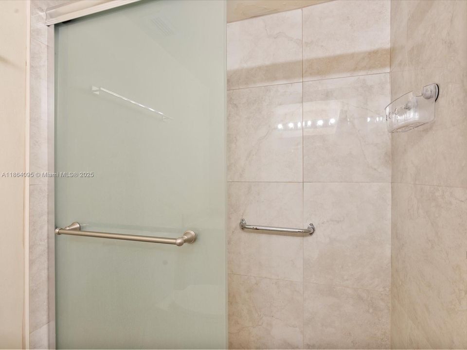 Active With Contract: $299,000 (1 beds, 1 baths, 896 Square Feet)