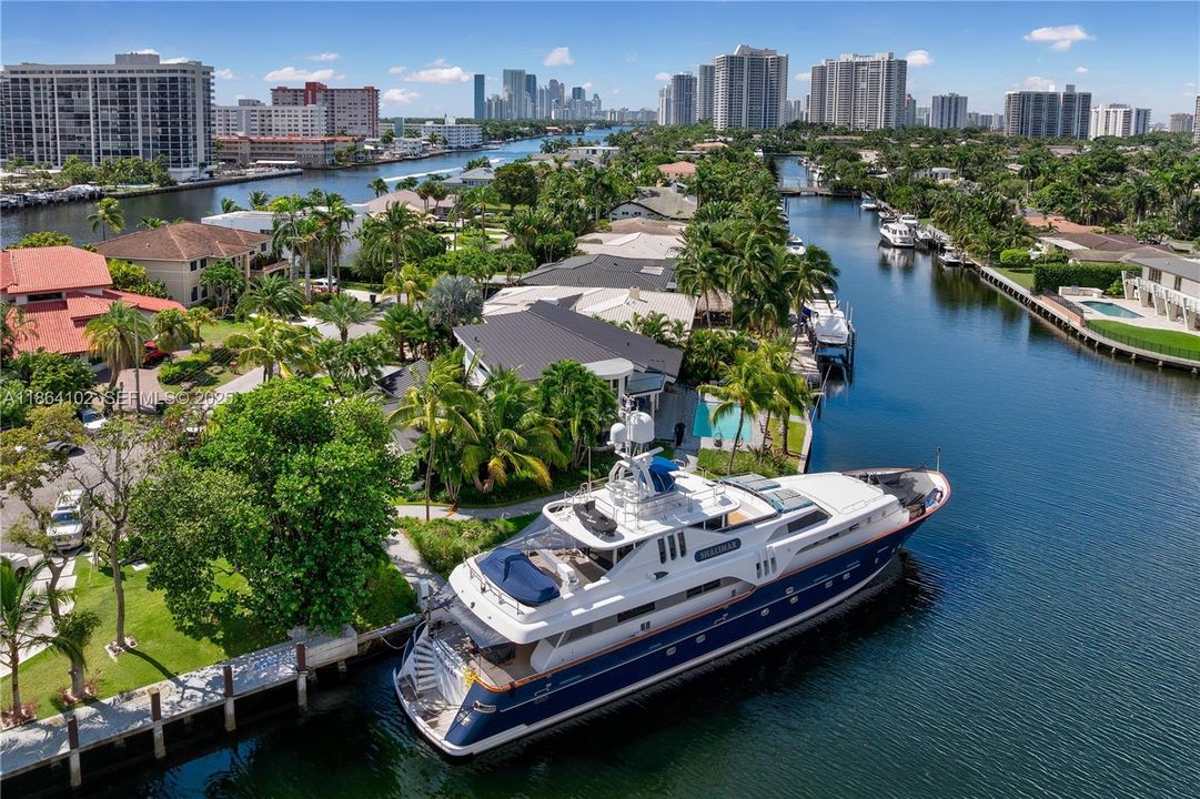 En Venta: $4,950,000 (3 camas, 4 baños, 5281 Pies cuadrados)