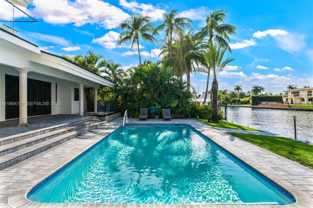 En Venta: $4,950,000 (3 camas, 4 baños, 5281 Pies cuadrados)