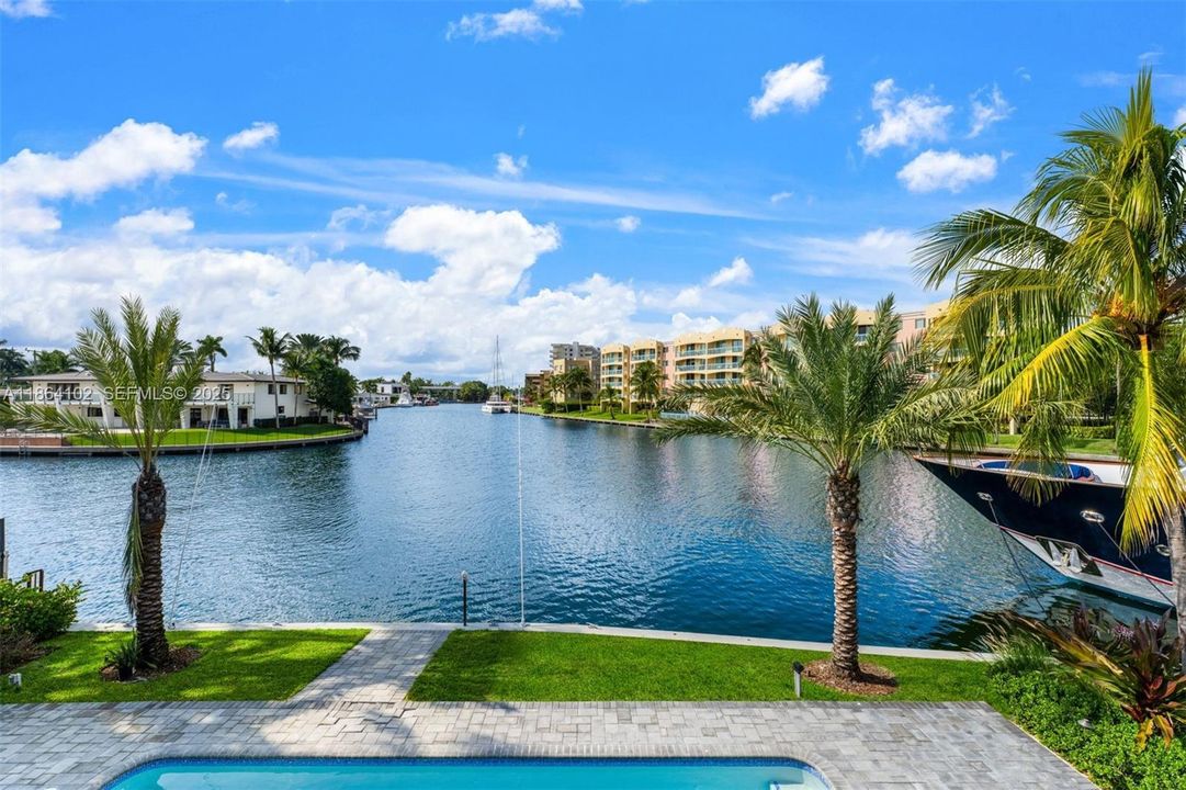 En Venta: $4,950,000 (3 camas, 4 baños, 5281 Pies cuadrados)