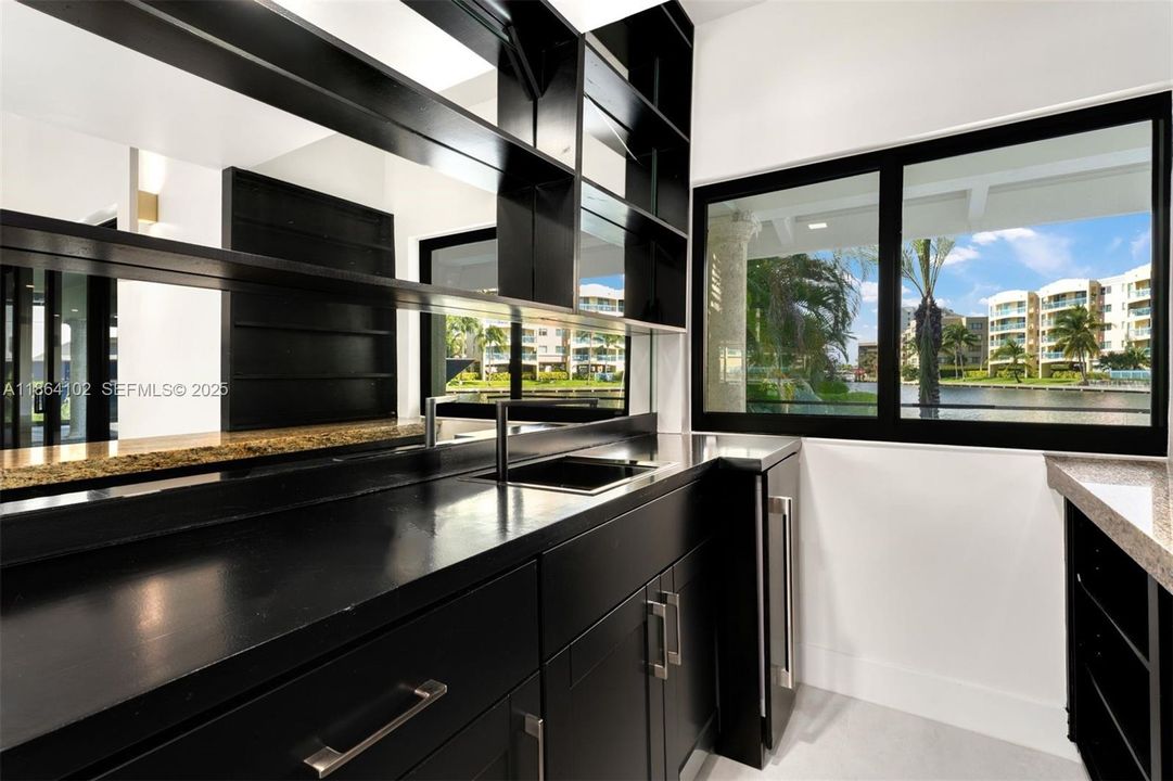 En Venta: $4,950,000 (3 camas, 4 baños, 5281 Pies cuadrados)