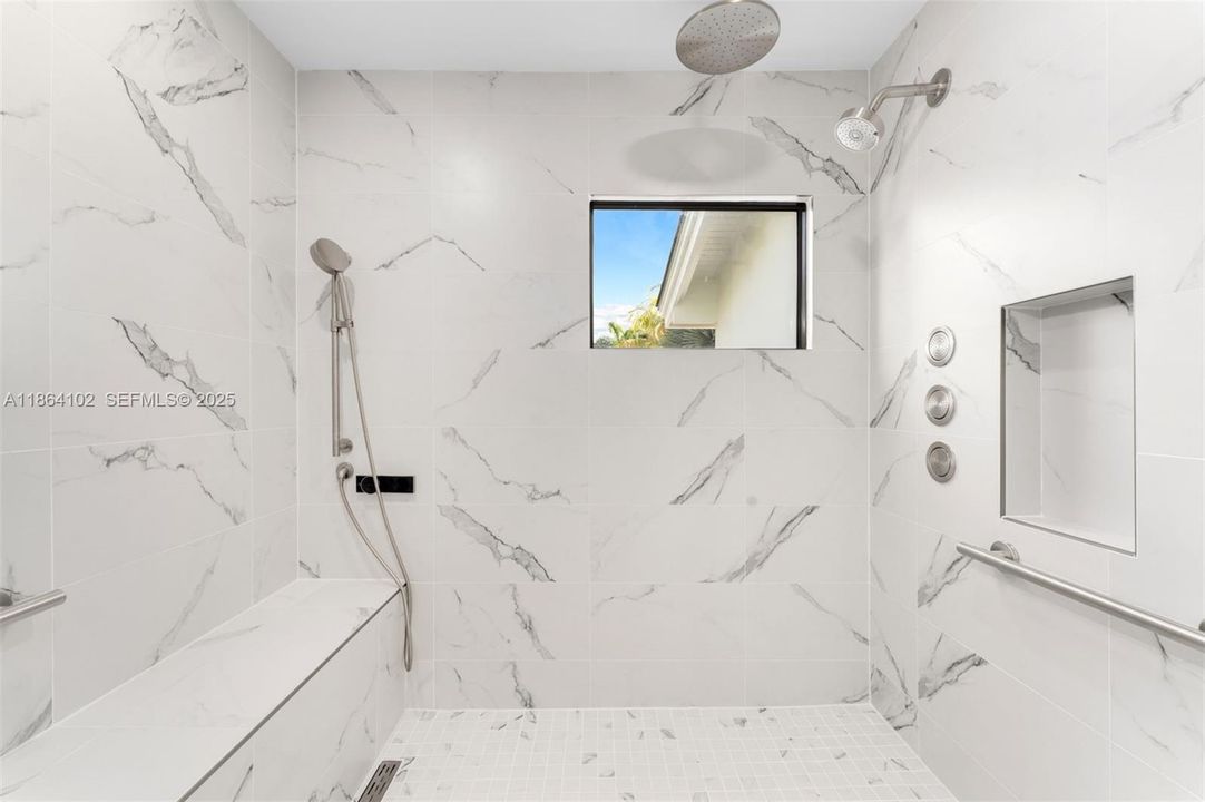 En Venta: $4,950,000 (3 camas, 4 baños, 5281 Pies cuadrados)