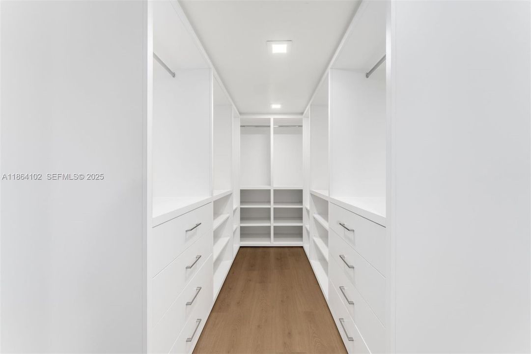 En Venta: $4,950,000 (3 camas, 4 baños, 5281 Pies cuadrados)