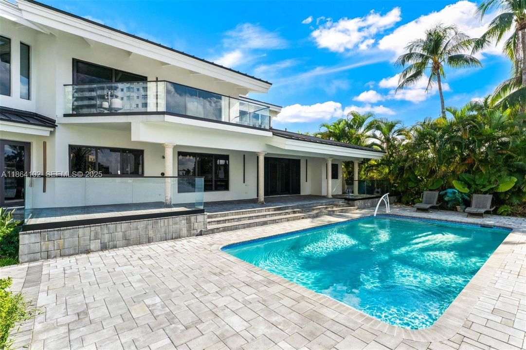 En Venta: $4,950,000 (3 camas, 4 baños, 5281 Pies cuadrados)