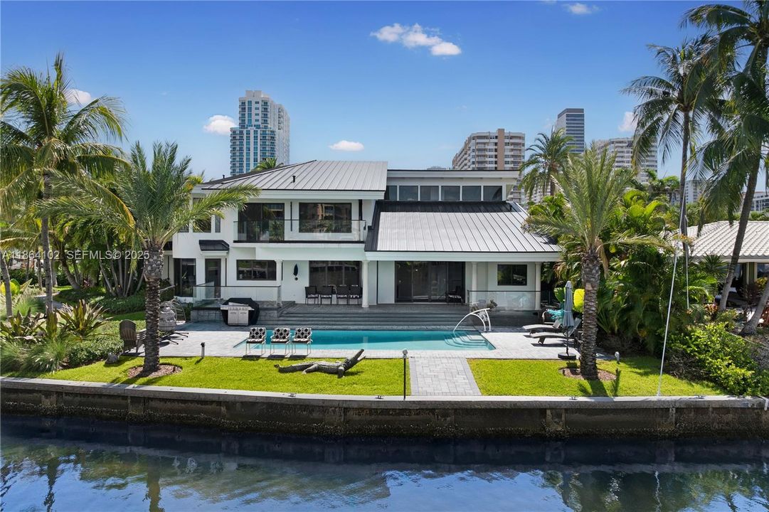 En Venta: $4,950,000 (3 camas, 4 baños, 5281 Pies cuadrados)