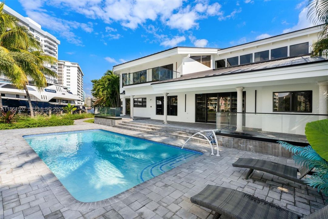 En Venta: $4,950,000 (3 camas, 4 baños, 5281 Pies cuadrados)