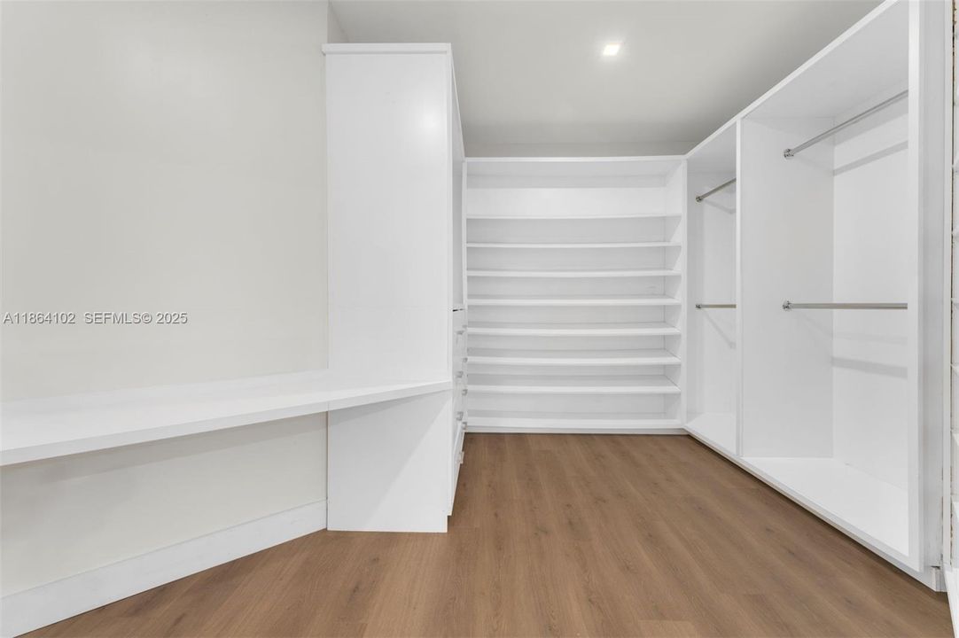 En Venta: $4,950,000 (3 camas, 4 baños, 5281 Pies cuadrados)