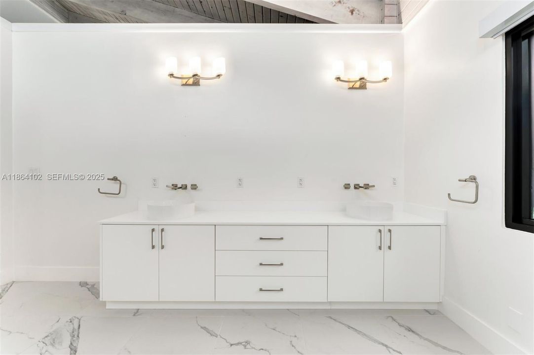 En Venta: $4,950,000 (3 camas, 4 baños, 5281 Pies cuadrados)