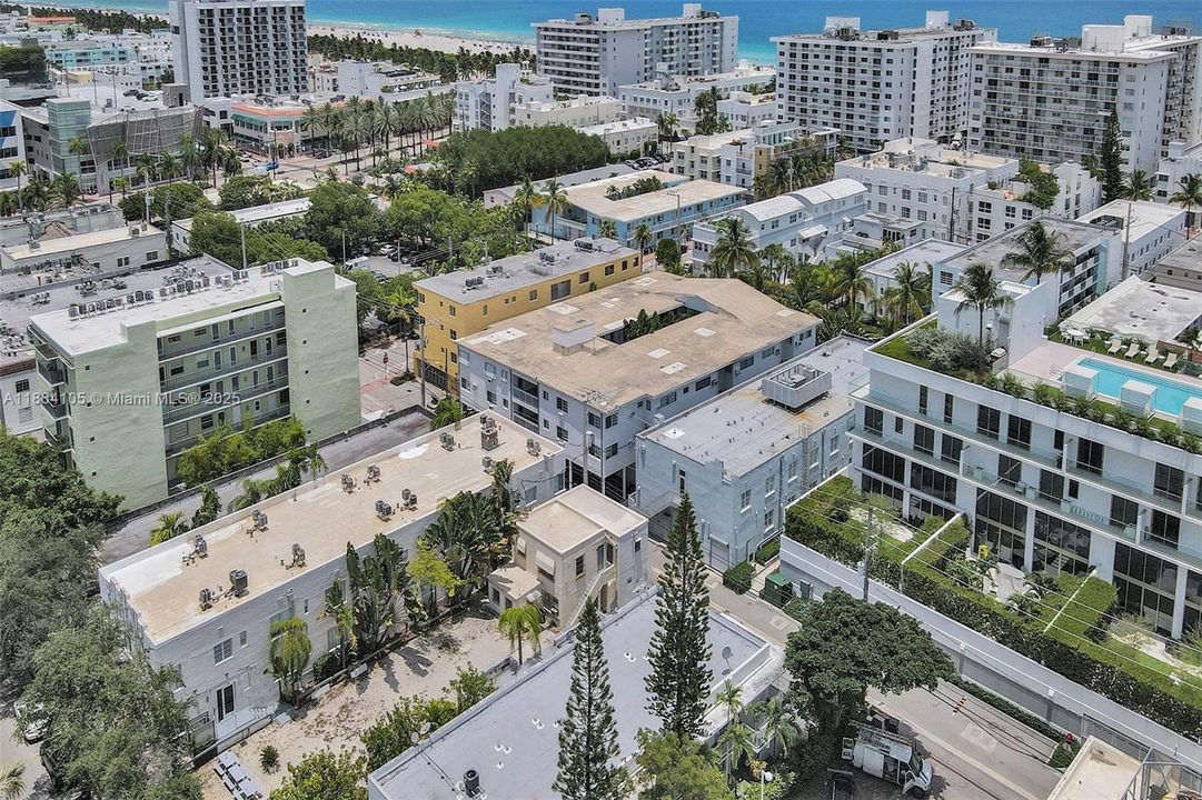 For Sale: $325,000 (1 beds, 1 baths, 700 Square Feet)