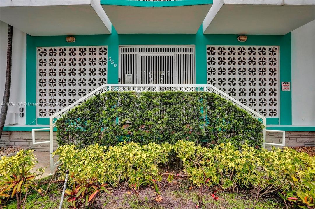 For Sale: $325,000 (1 beds, 1 baths, 700 Square Feet)