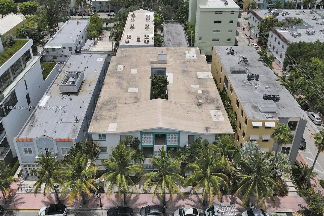 For Sale: $325,000 (1 beds, 1 baths, 700 Square Feet)