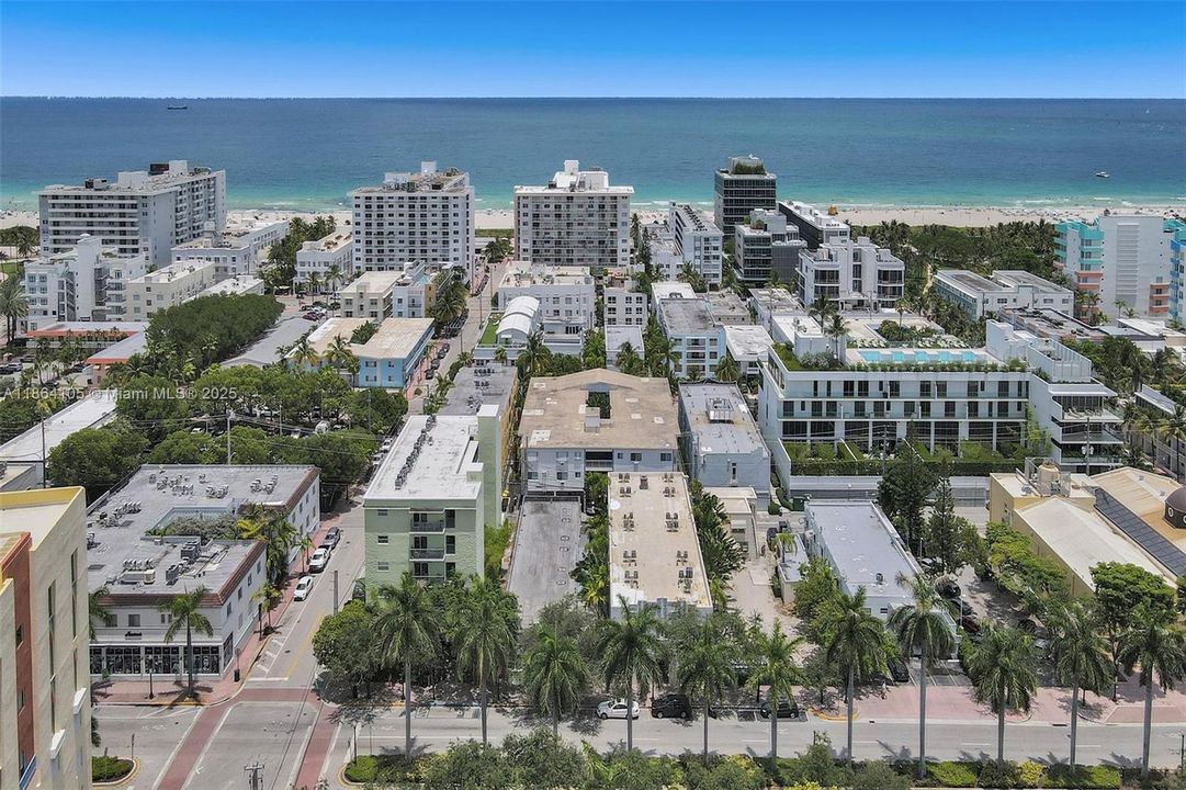 For Sale: $325,000 (1 beds, 1 baths, 700 Square Feet)