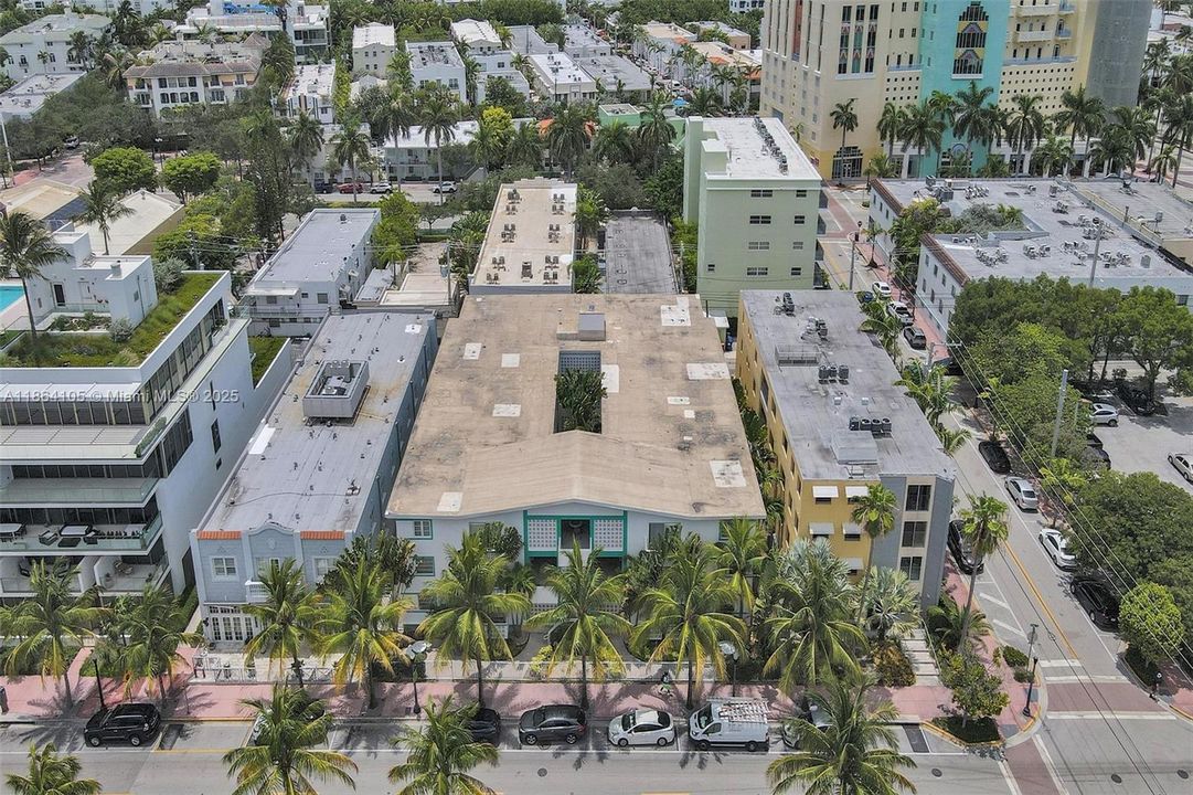 For Sale: $325,000 (1 beds, 1 baths, 700 Square Feet)