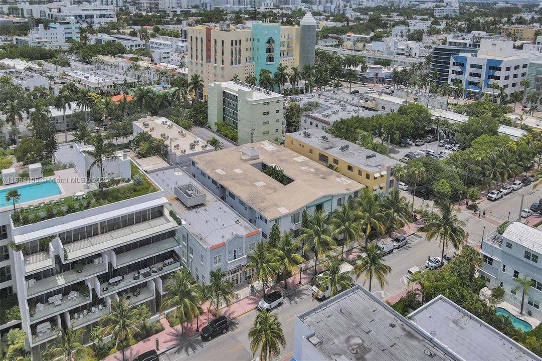 For Sale: $325,000 (1 beds, 1 baths, 700 Square Feet)