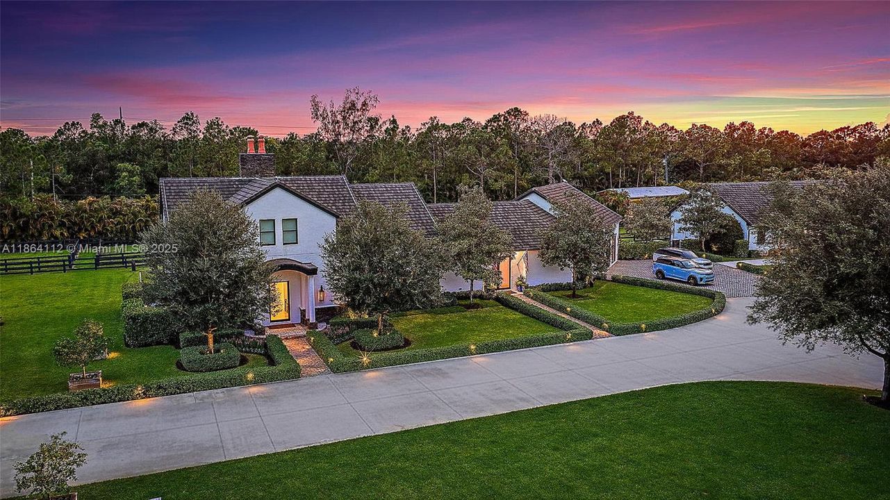 Vendido Recientemente: $4,750,000 (5 camas, 6 baños, 6027 Pies cuadrados)