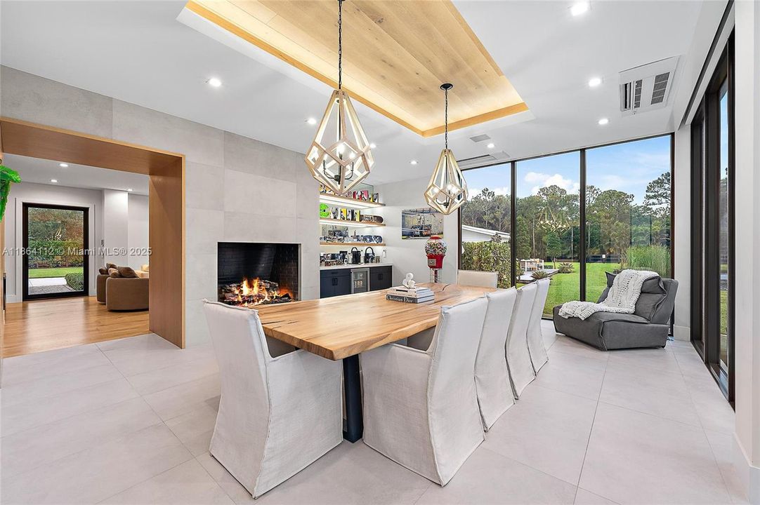 Vendido Recientemente: $4,750,000 (5 camas, 6 baños, 6027 Pies cuadrados)