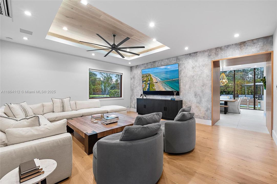 Vendido Recientemente: $4,750,000 (5 camas, 6 baños, 6027 Pies cuadrados)