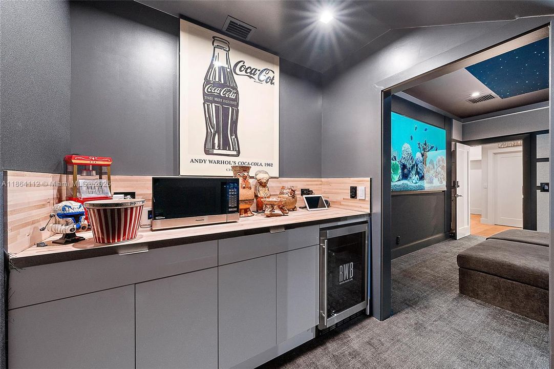 Vendido Recientemente: $4,750,000 (5 camas, 6 baños, 6027 Pies cuadrados)