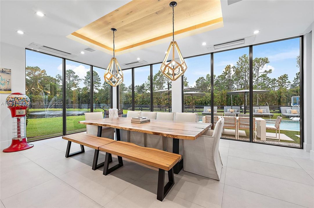 Vendido Recientemente: $4,750,000 (5 camas, 6 baños, 6027 Pies cuadrados)