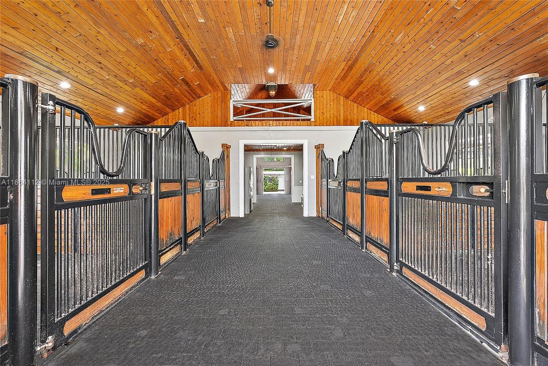 Vendido Recientemente: $4,750,000 (5 camas, 6 baños, 6027 Pies cuadrados)