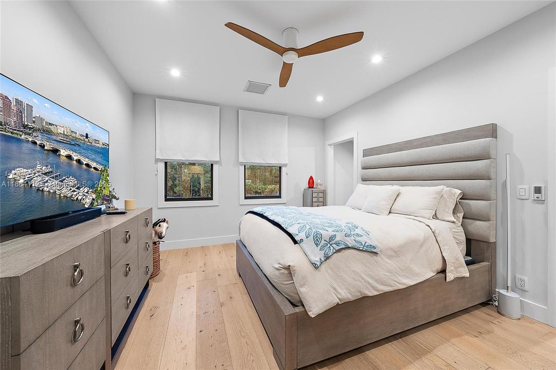 Vendido Recientemente: $4,750,000 (5 camas, 6 baños, 6027 Pies cuadrados)