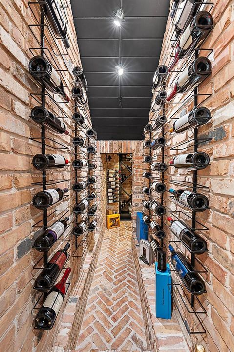 Vendido Recientemente: $4,750,000 (5 camas, 6 baños, 6027 Pies cuadrados)