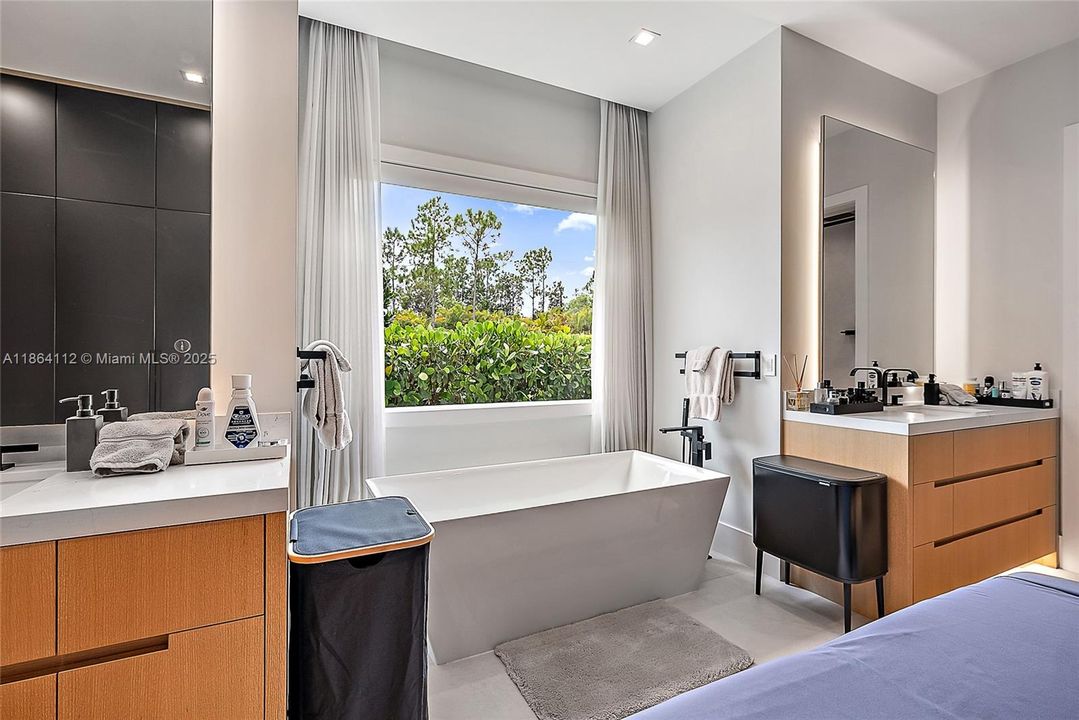 Vendido Recientemente: $4,750,000 (5 camas, 6 baños, 6027 Pies cuadrados)