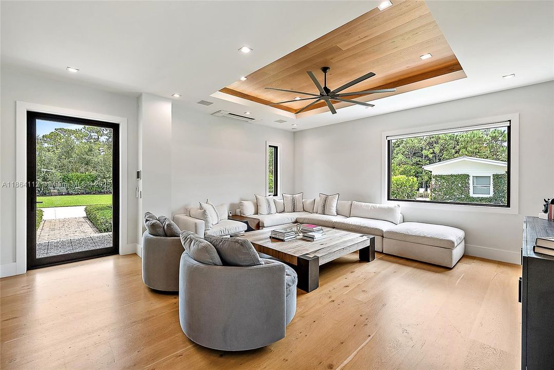 Vendido Recientemente: $4,750,000 (5 camas, 6 baños, 6027 Pies cuadrados)