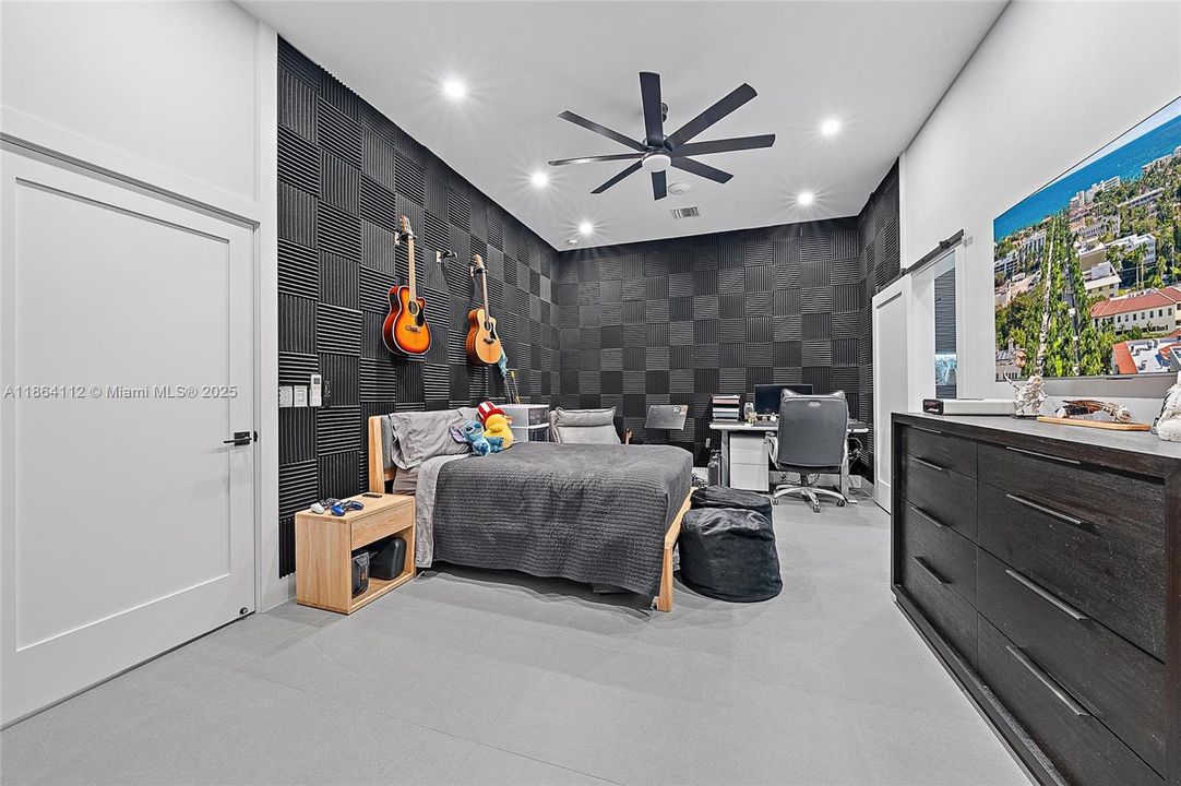 Vendido Recientemente: $4,750,000 (5 camas, 6 baños, 6027 Pies cuadrados)