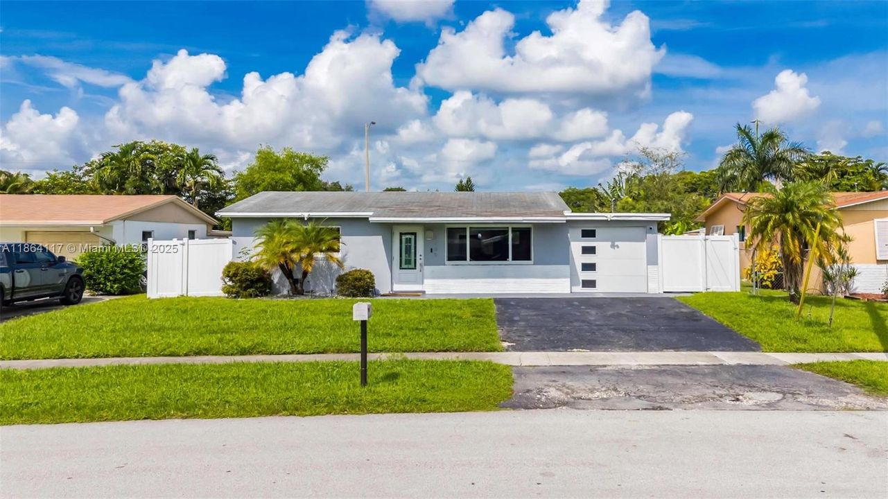 На продажу: $599,000 (3 спален, 2 ванн, 1476 Квадратных фут)