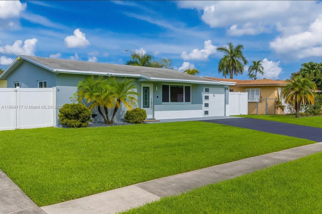 На продажу: $599,000 (3 спален, 2 ванн, 1476 Квадратных фут)