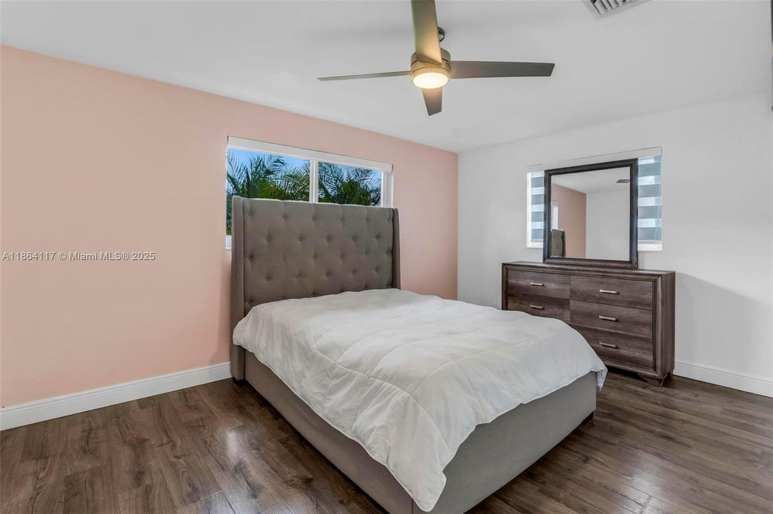 На продажу: $599,000 (3 спален, 2 ванн, 1476 Квадратных фут)