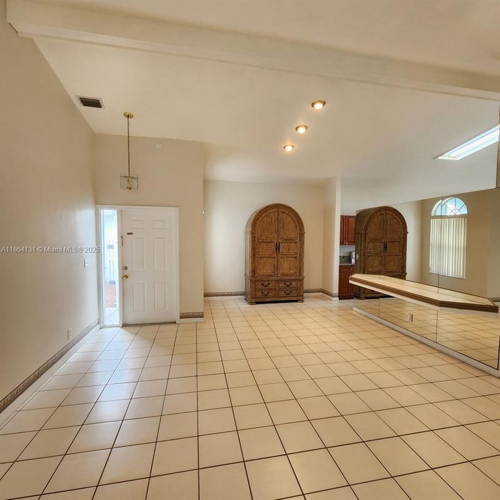 For Rent: $3,100 (4 beds, 2 baths, 2018 Square Feet)