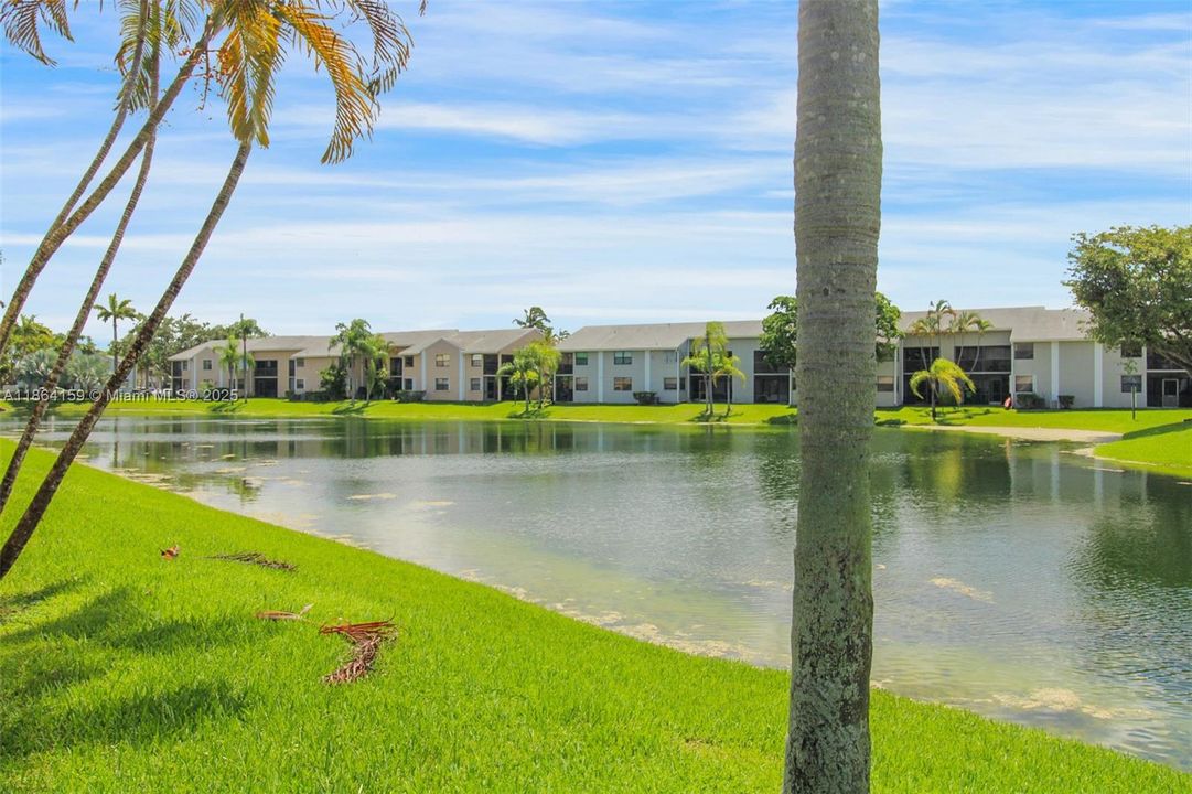 For Sale: $227,000 (2 beds, 2 baths, 960 Square Feet)